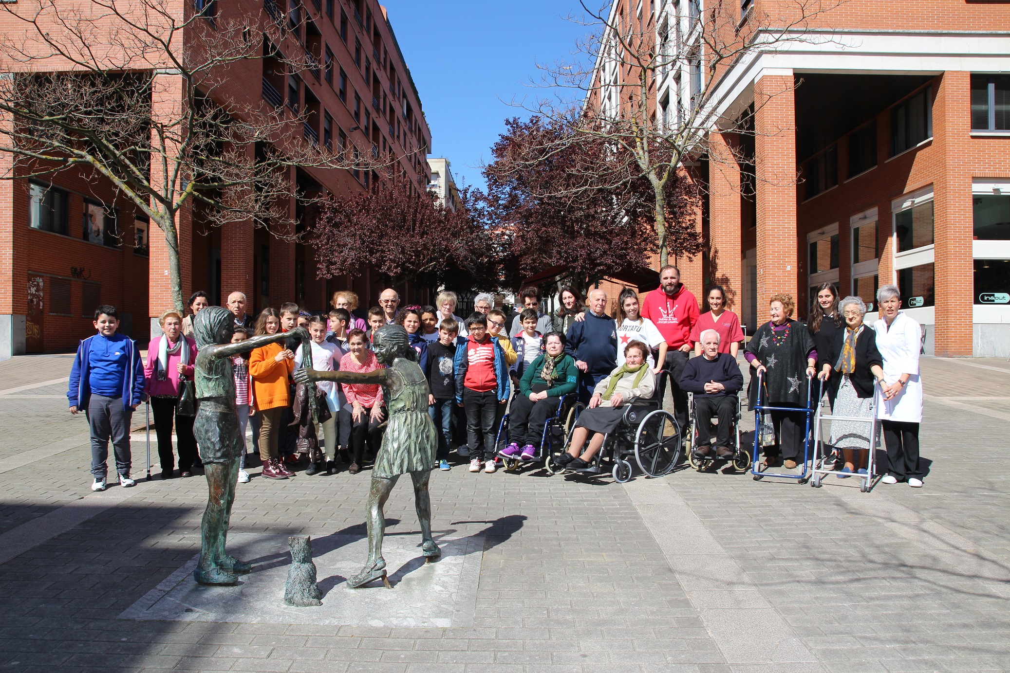 Escolares y personas mayores de Leioa ponen en marcha un proyecto intergeneracional